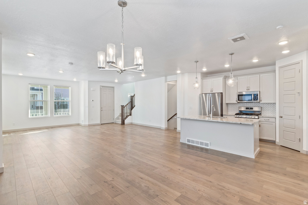 11576 S DORIAN DR South Jordan, UT 84009