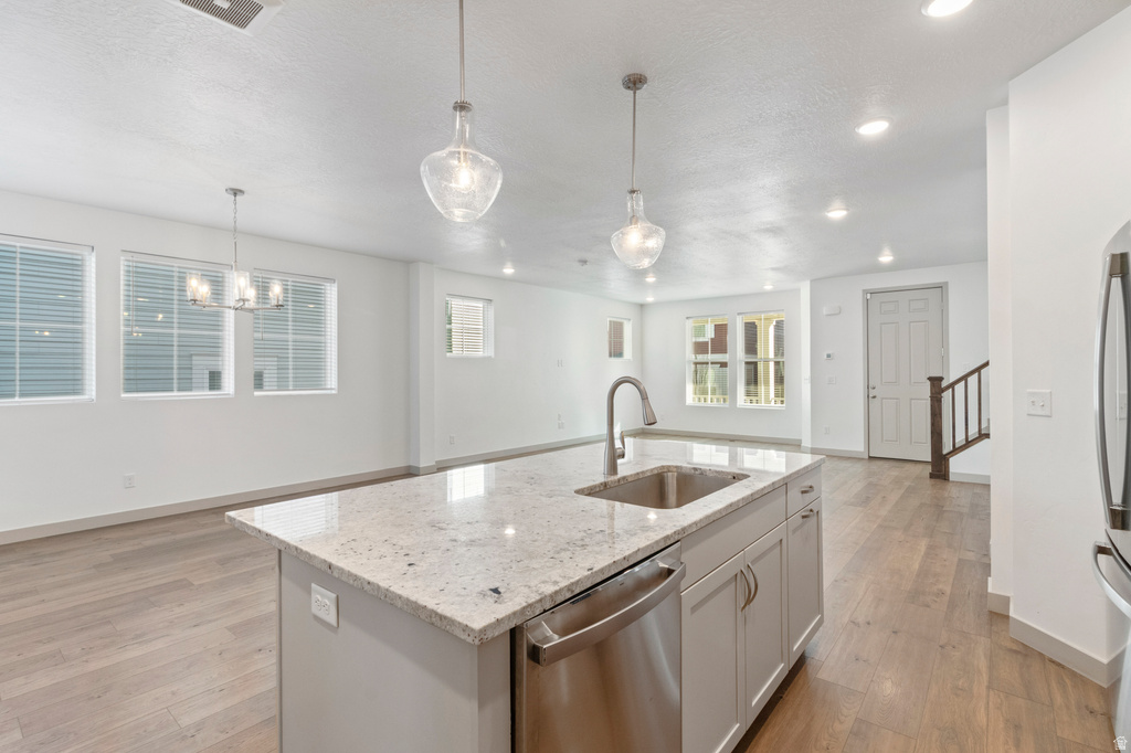 11576 S DORIAN DR South Jordan, UT 84009