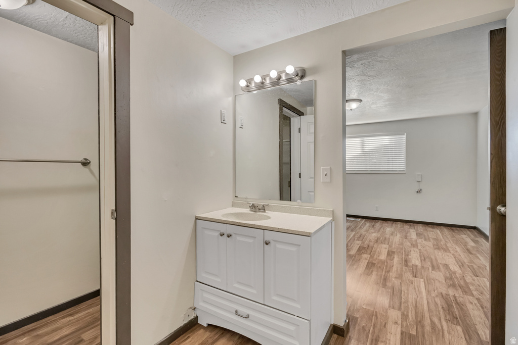 8136 S COTTONWOOD CIR Sandy, UT 84094