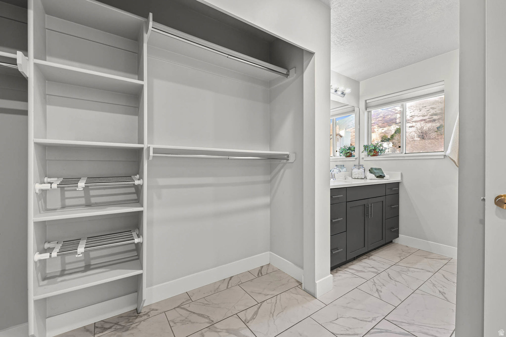 1243 S CANNON DR Farmington, UT 84025