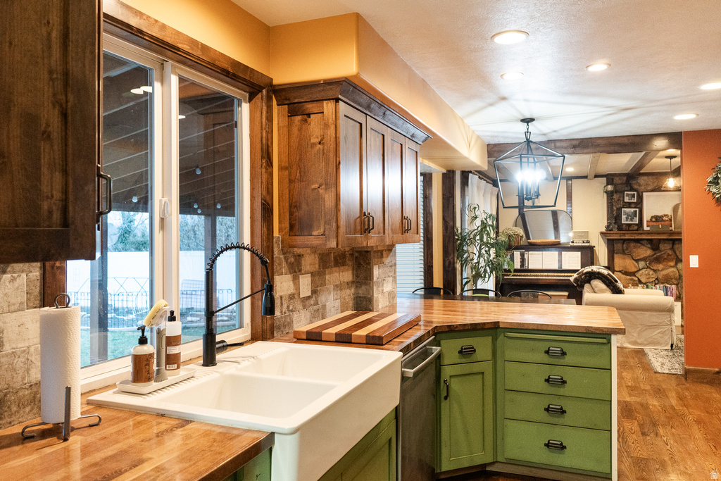 6061 S DEE PARK DR Taylorsville, UT 84129