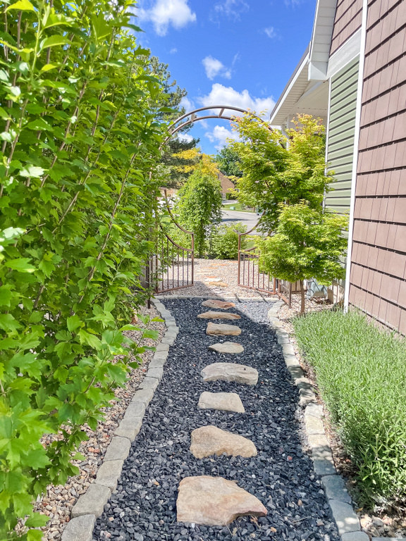 6061 S DEE PARK DR Taylorsville, UT 84129