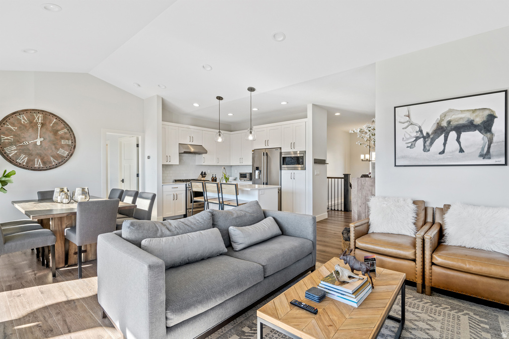 4377 N SEVEN BRIDGES RD #210 Eden, UT 84310