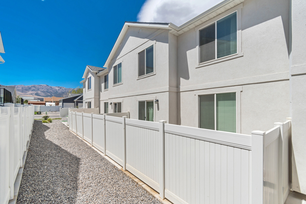 653 W BANNER DR Grantsville, UT 84029