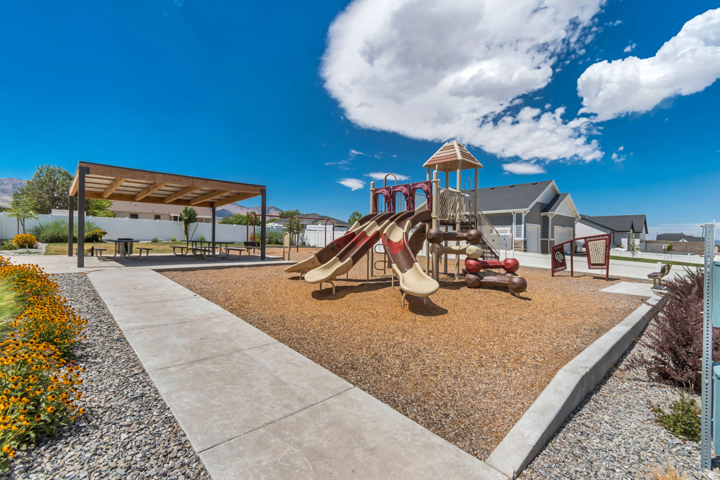 653 W BANNER DR Grantsville, UT 84029