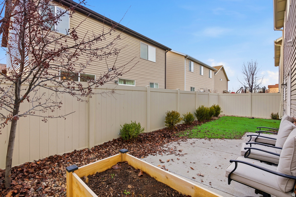 1090 W STONEHAVEN DR North Salt Lake, UT 84054