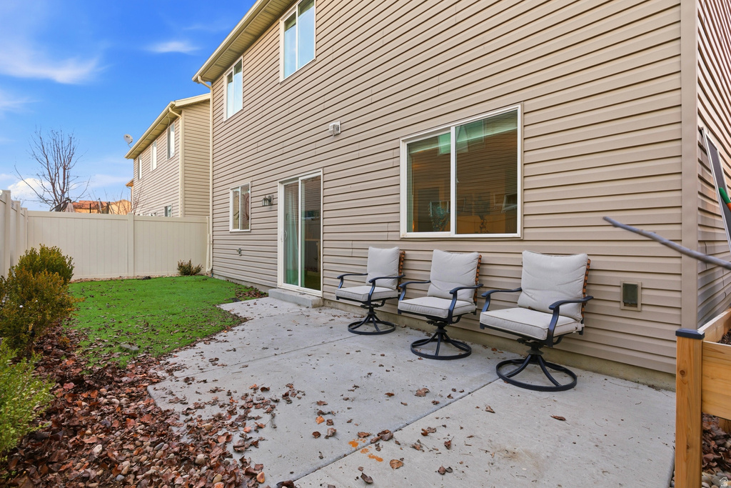 1090 W STONEHAVEN DR North Salt Lake, UT 84054