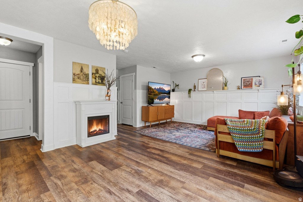 1090 W STONEHAVEN DR North Salt Lake, UT 84054