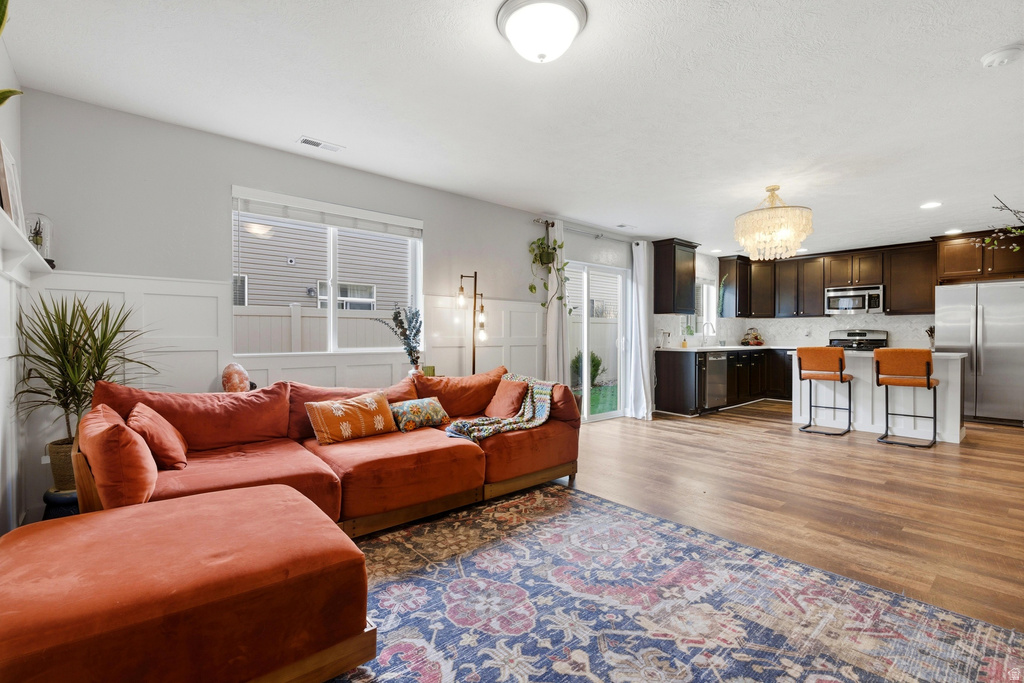 1090 W STONEHAVEN DR North Salt Lake, UT 84054