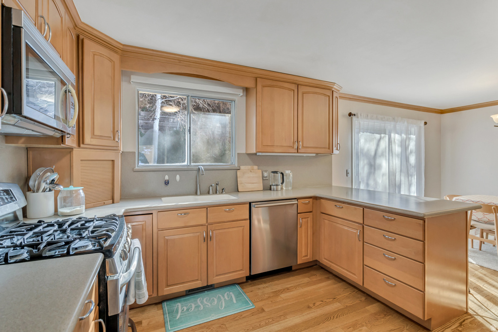 2600 E OAK DR Cottonwood Heights, UT 84093