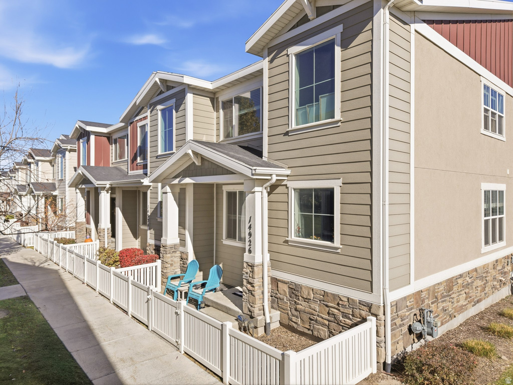 14926 S THUNDER HORSE DR Bluffdale, UT 84065