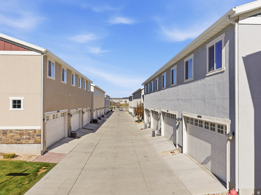 14926 S THUNDER HORSE DR Bluffdale, UT 84065