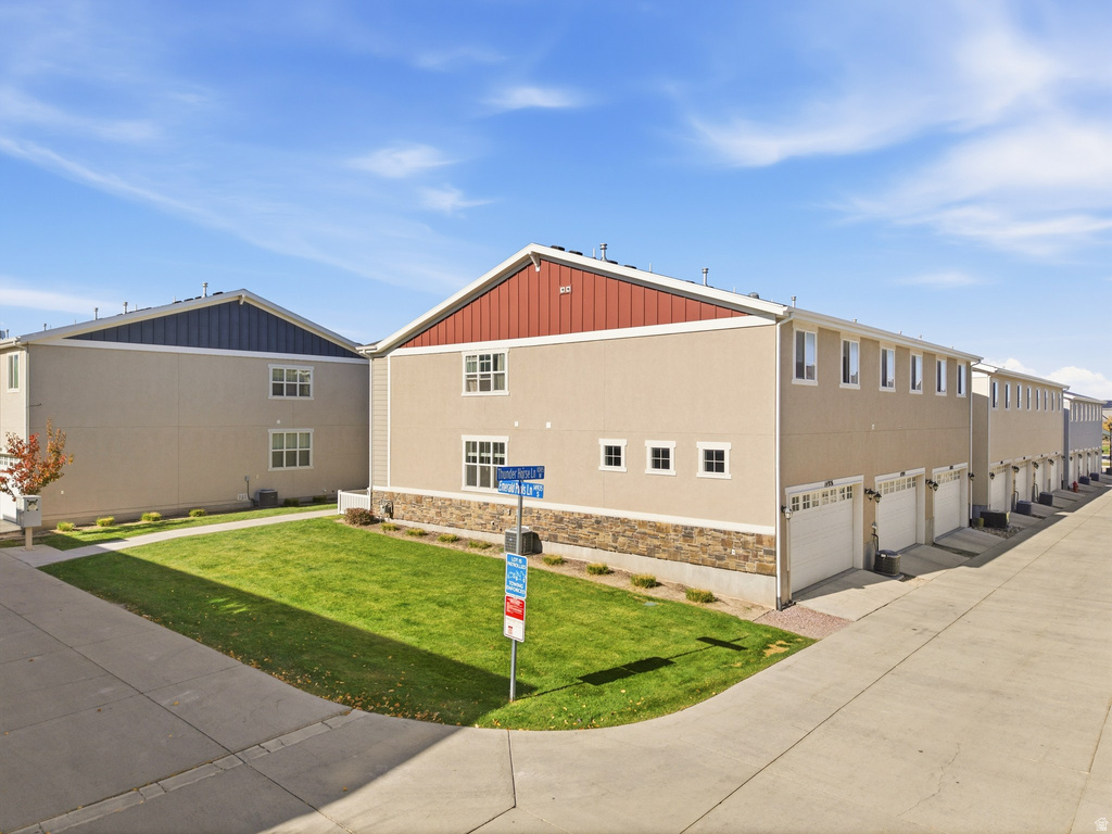 14926 S THUNDER HORSE DR Bluffdale, UT 84065