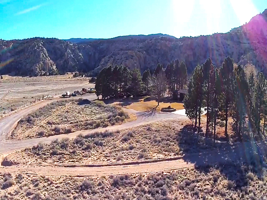 140 E TEASDALE RD Teasdale, UT 84773