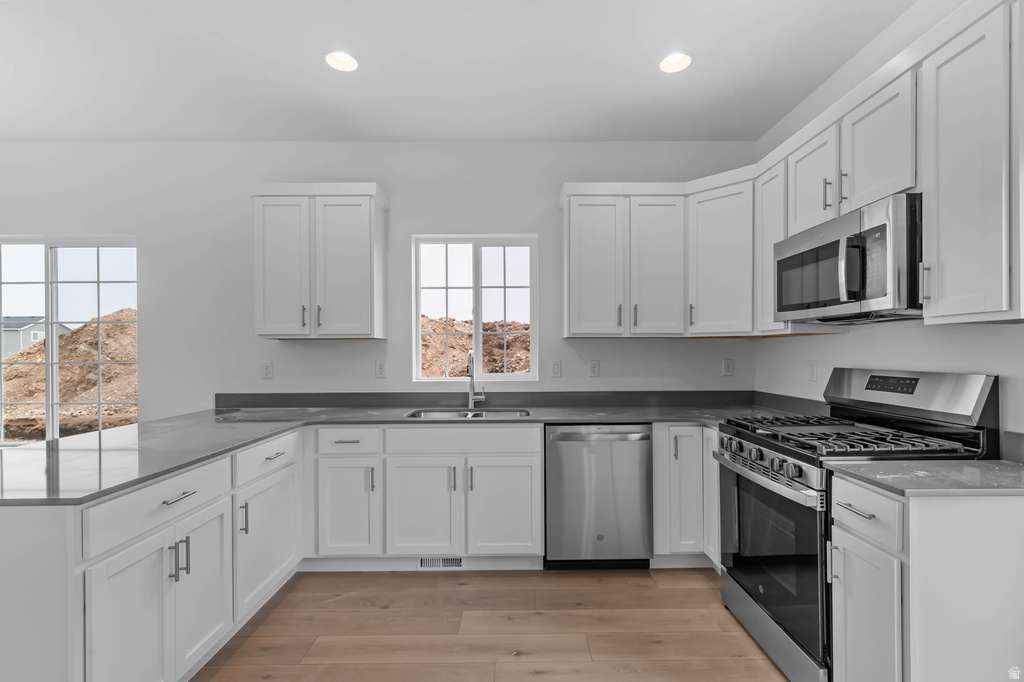 8205 W SENTINEL PEAK DR Magna, UT 84044