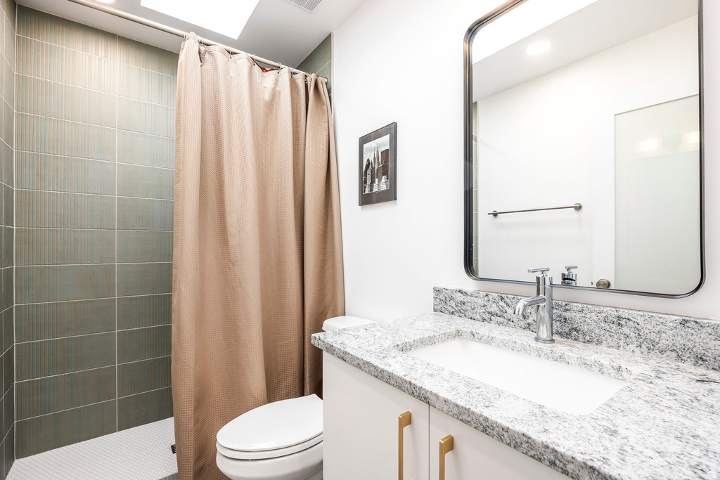 738 S GREEN ST Salt Lake City, UT 84102