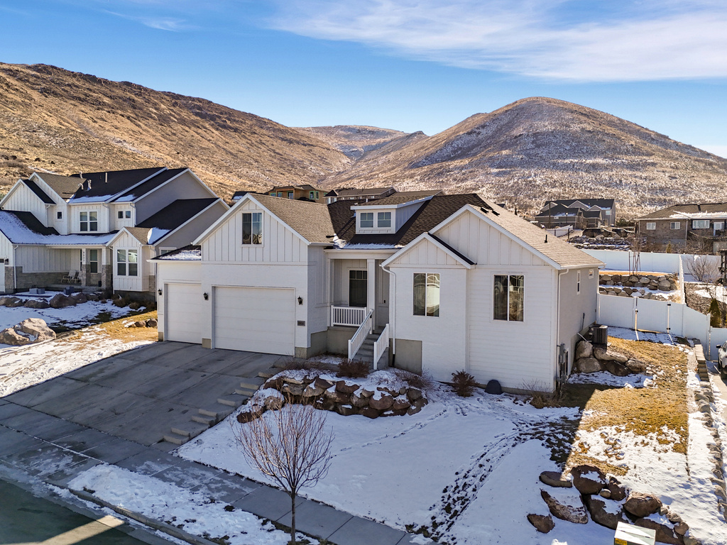 6651 W SKY BIRD CIR Herriman, UT 84096