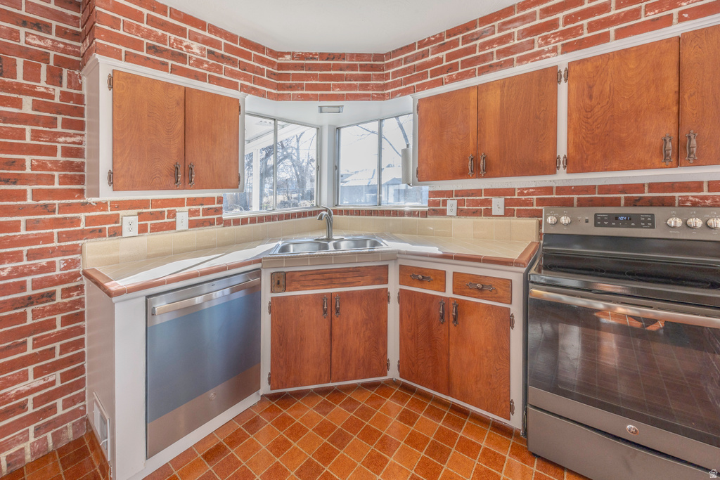 6871 W 3500 S West Valley City, UT 84128