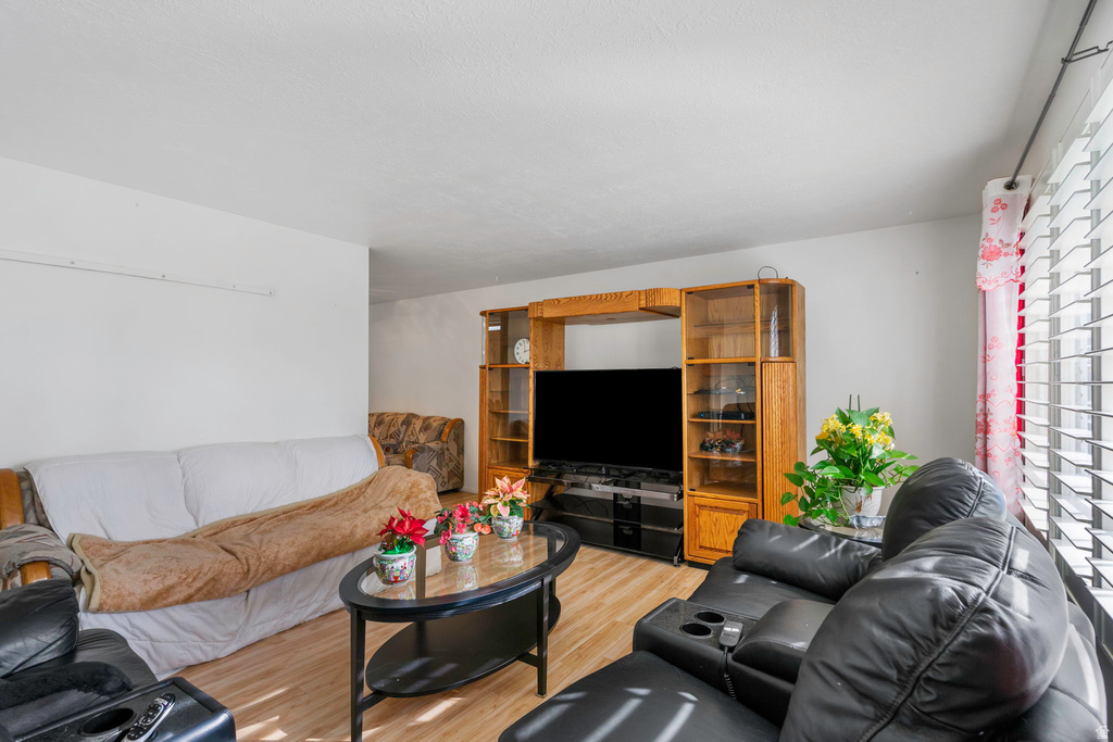 753 S 300 E Layton, UT 84041