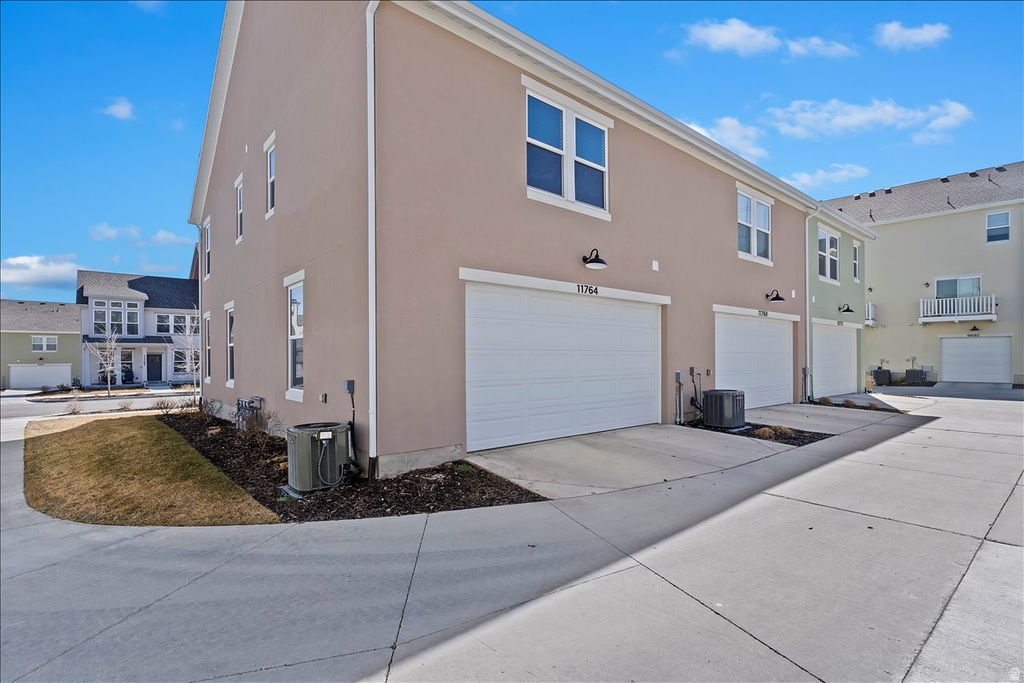 11764 S LEANDER DR South Jordan, UT 84009