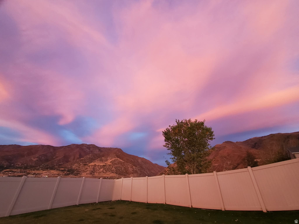 2204 E VIEW DR South Weber, UT 84405