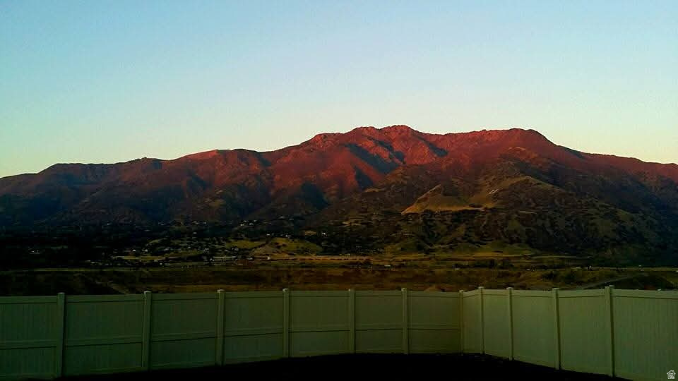 2204 E VIEW DR South Weber, UT 84405