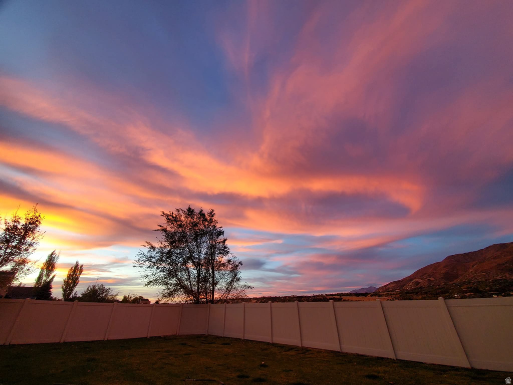 2204 E VIEW DR South Weber, UT 84405