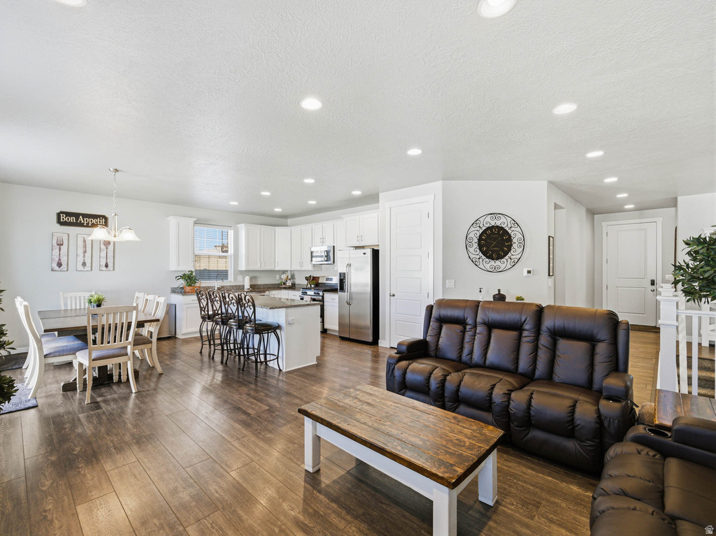 8014 S BARTON RIDGE RD West Jordan, UT 84081