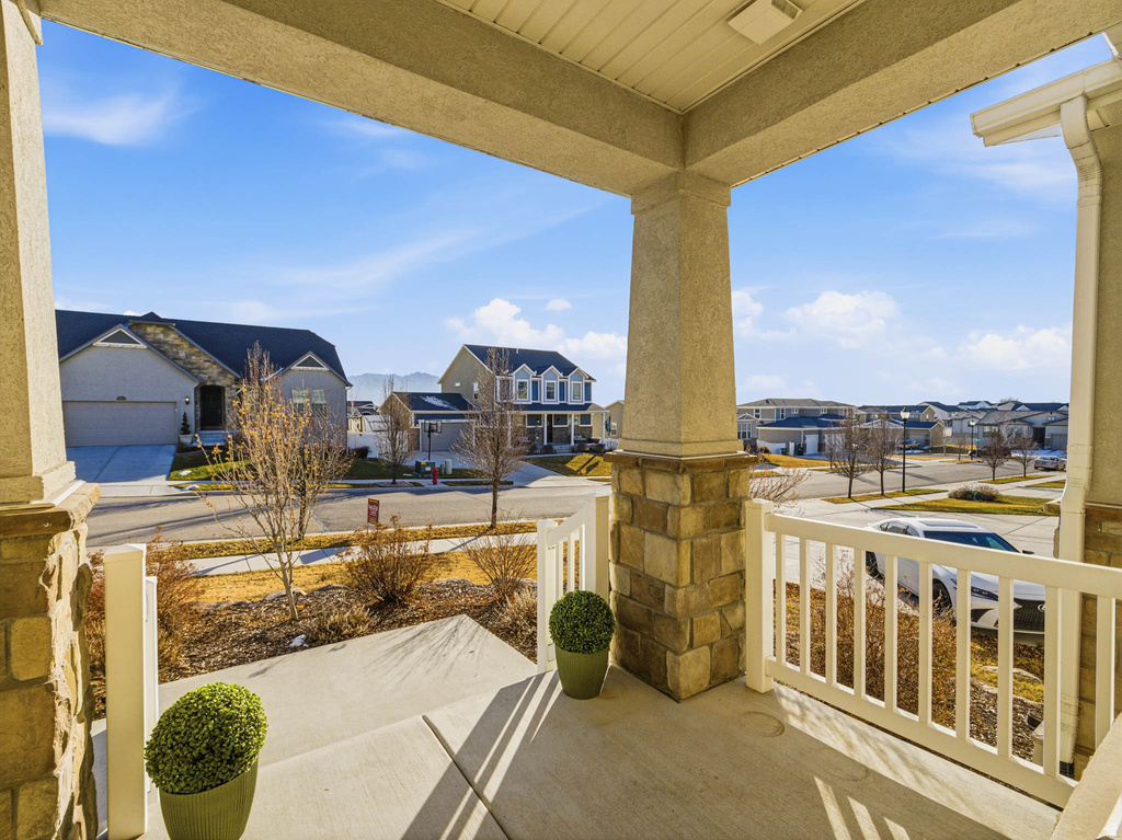 8014 S BARTON RIDGE RD West Jordan, UT 84081