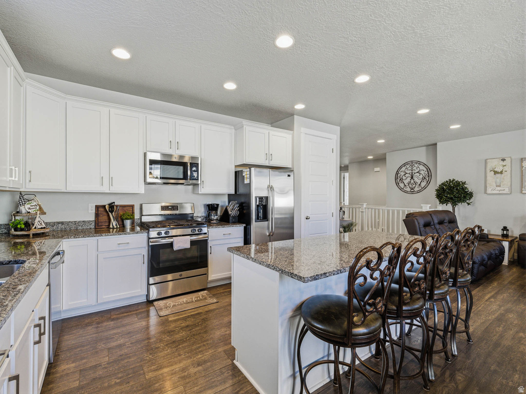 8014 S BARTON RIDGE RD West Jordan, UT 84081