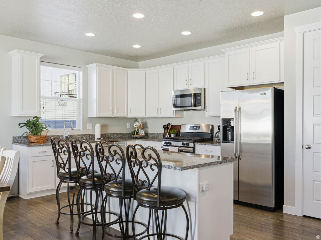 8014 S BARTON RIDGE RD West Jordan, UT 84081