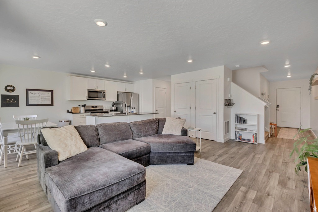 368 N MASTHEAD CT Saratoga Springs, UT 84045