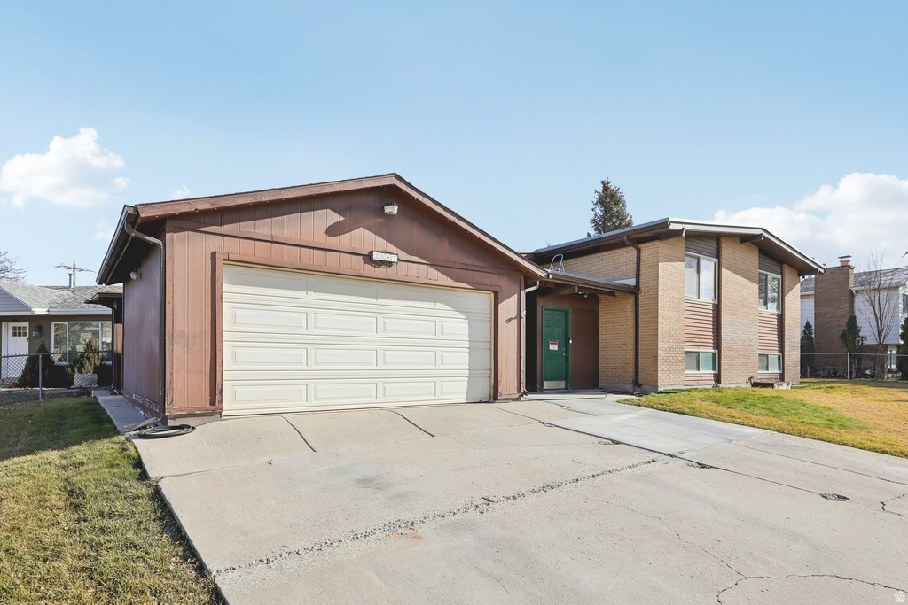 2587 S VESPA DR West Valley City, UT 84119
