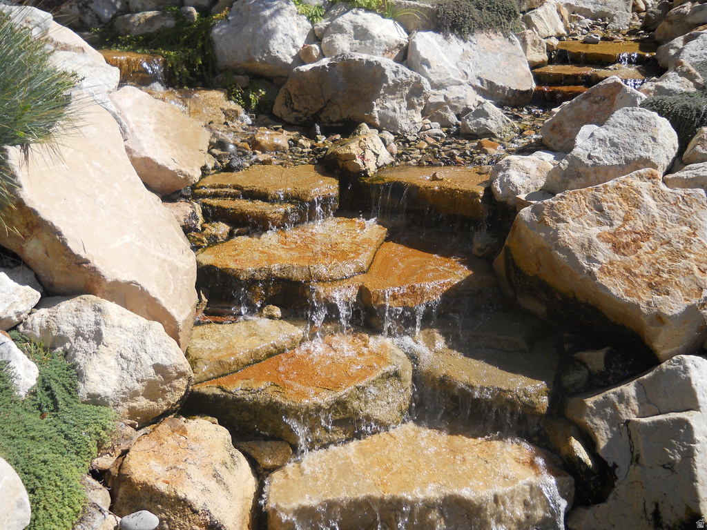 8081 S BEAUMONT DR Sandy, UT 84093