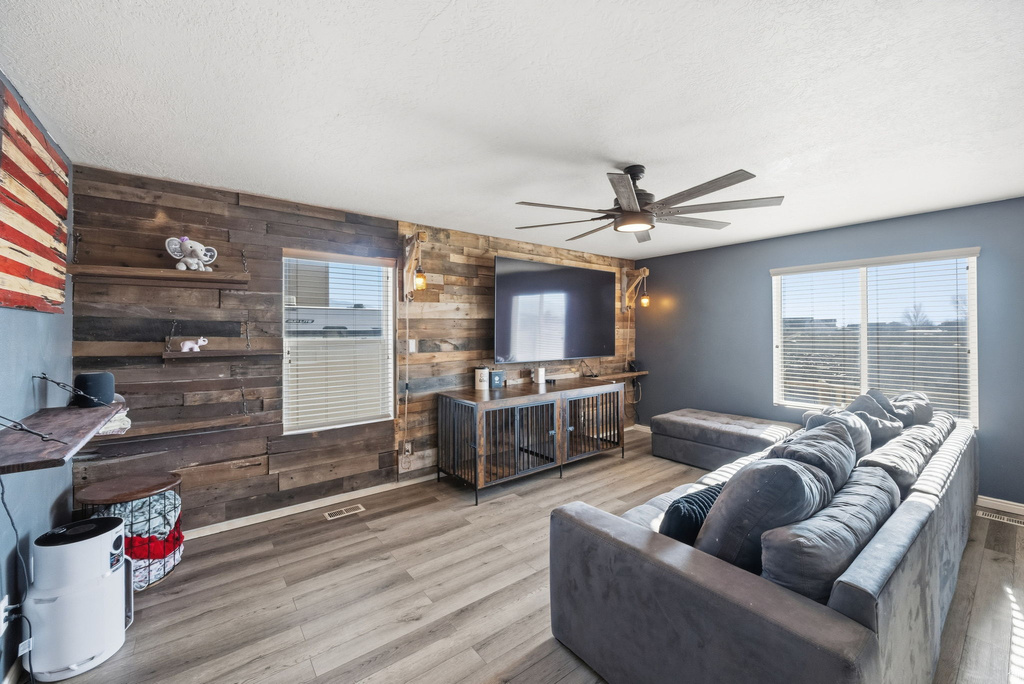 1108 E SEARLE LN Eagle Mountain, UT 84005