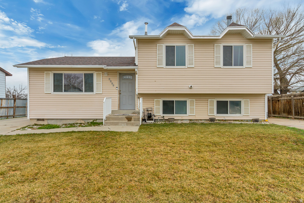 3223 S MAGNOLIA DR Magna, UT 84044