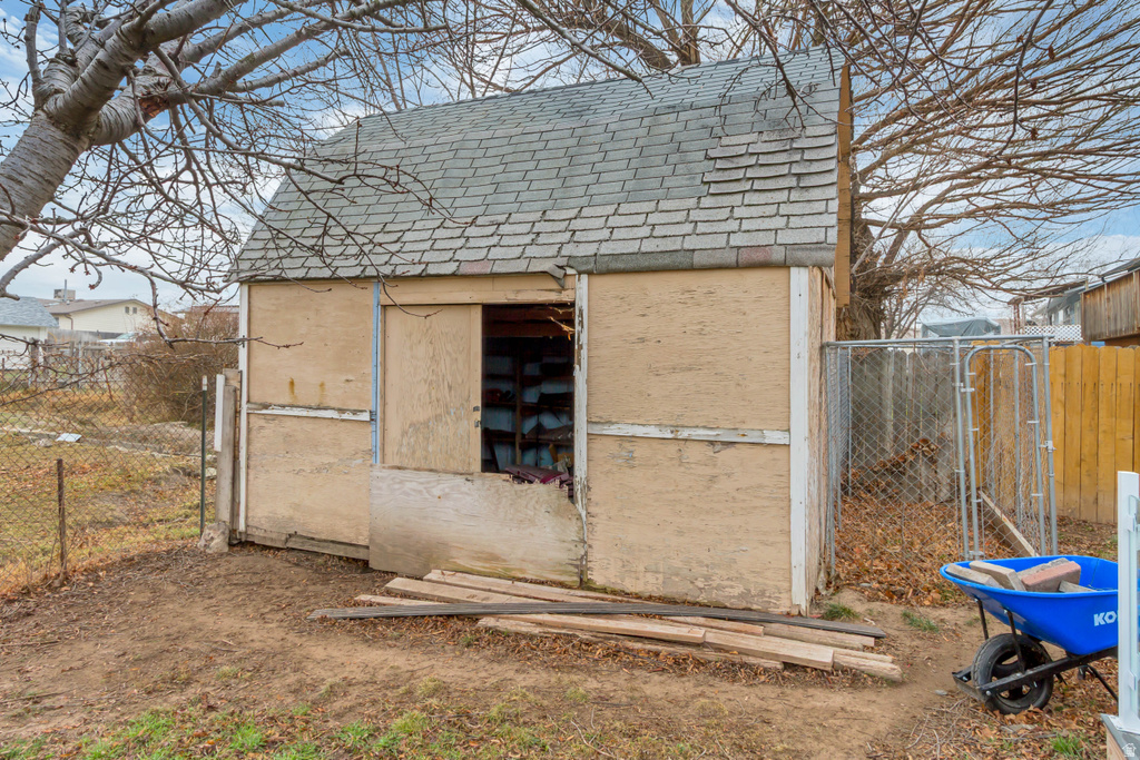 3223 S MAGNOLIA DR Magna, UT 84044