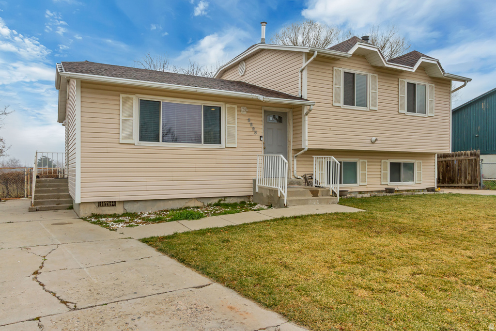 3223 S MAGNOLIA DR Magna, UT 84044