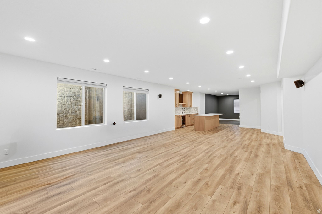 843 N EAGLEPOINTE DR North Salt Lake, UT 84054