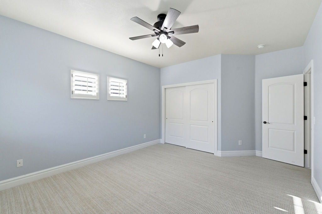 843 N EAGLEPOINTE DR North Salt Lake, UT 84054