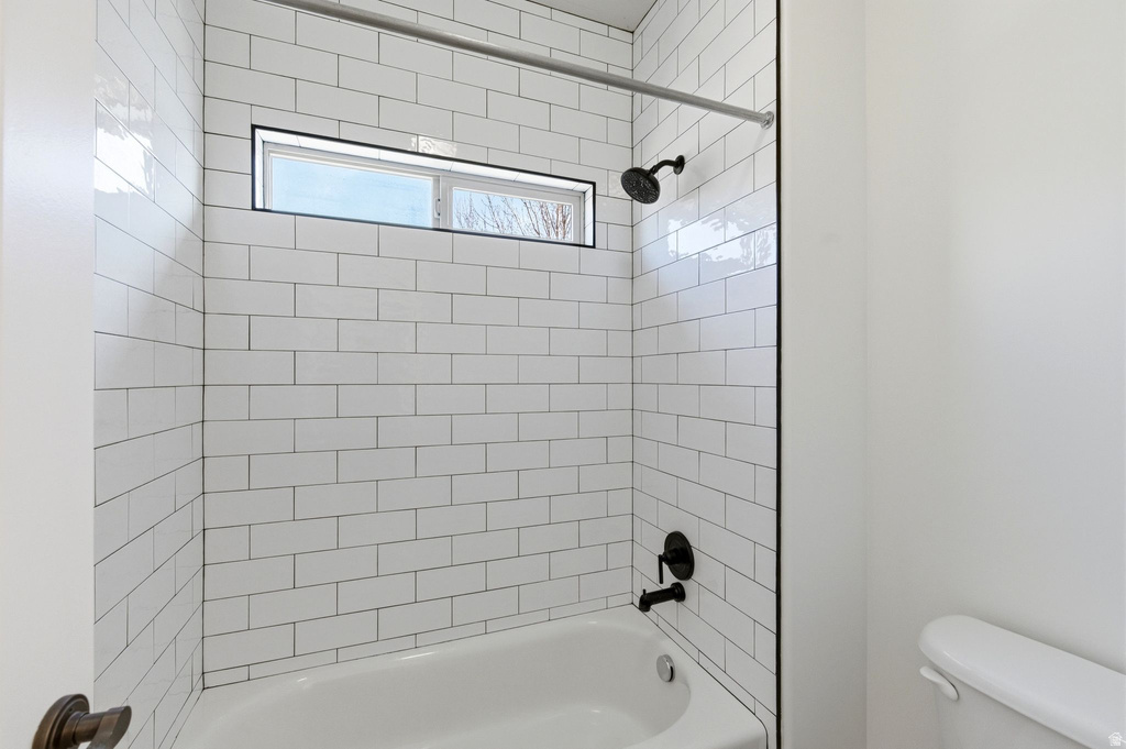 843 N EAGLEPOINTE DR North Salt Lake, UT 84054