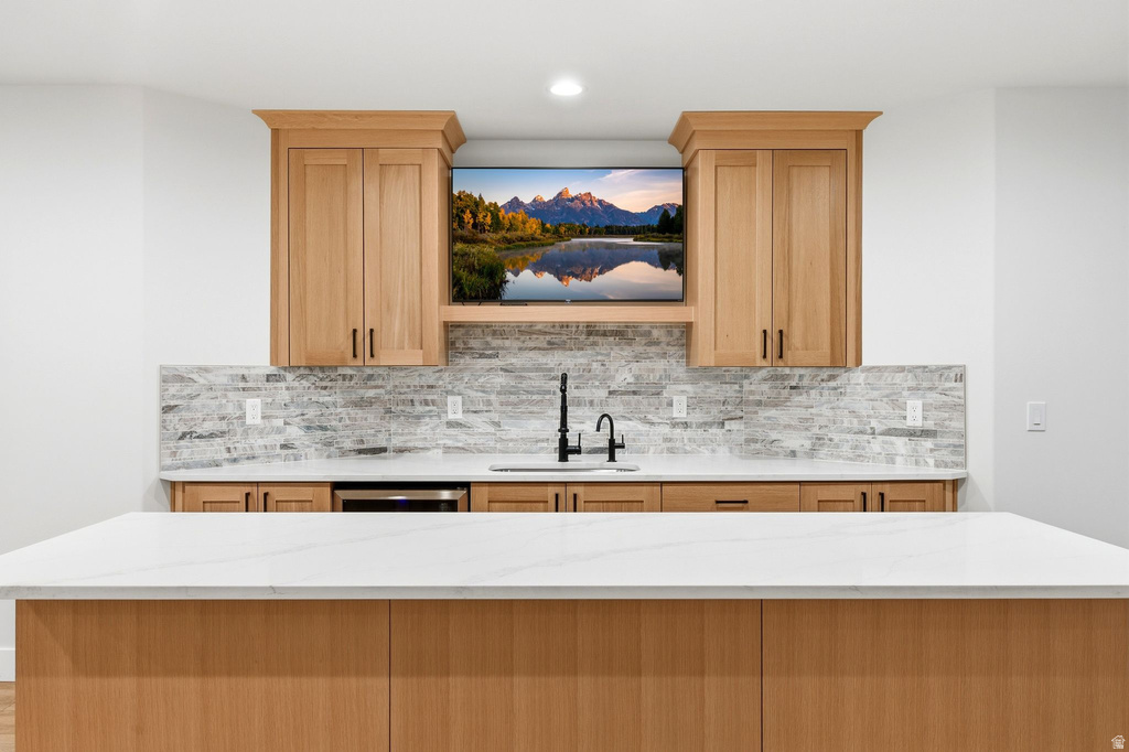 843 N EAGLEPOINTE DR North Salt Lake, UT 84054