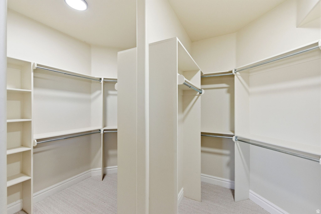 843 N EAGLEPOINTE DR North Salt Lake, UT 84054