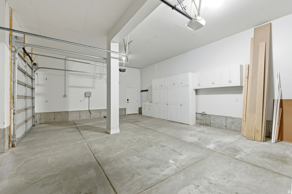 843 N EAGLEPOINTE DR North Salt Lake, UT 84054