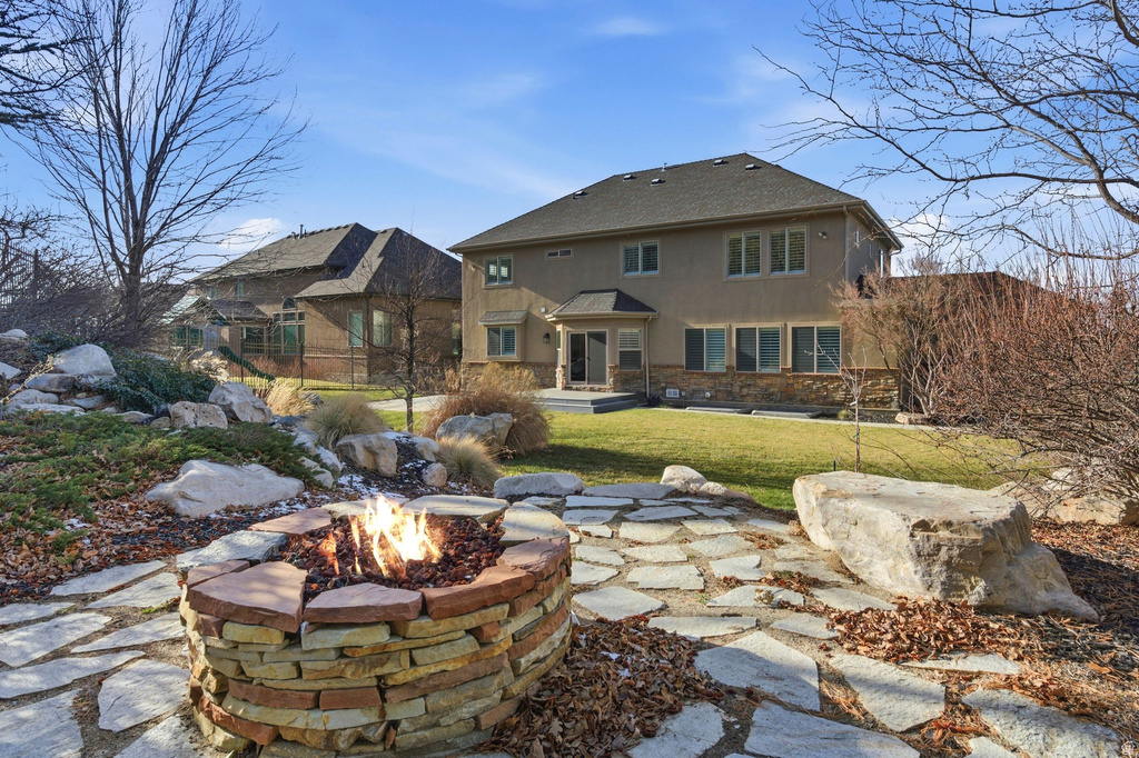 843 N EAGLEPOINTE DR North Salt Lake, UT 84054