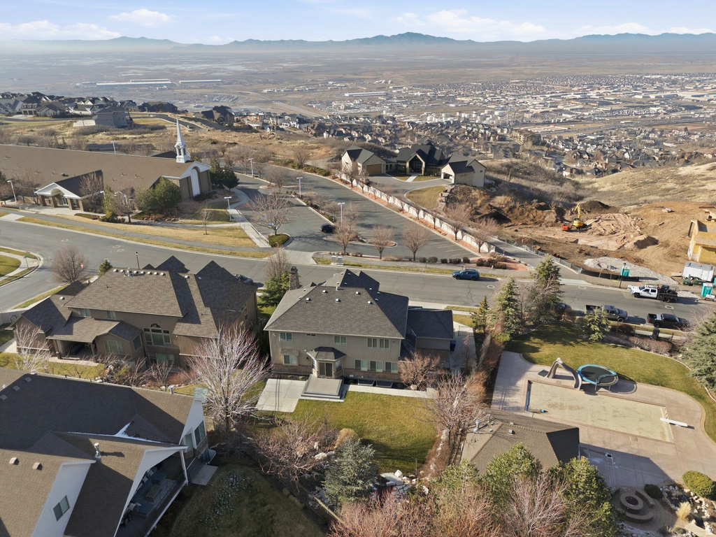 843 N EAGLEPOINTE DR North Salt Lake, UT 84054