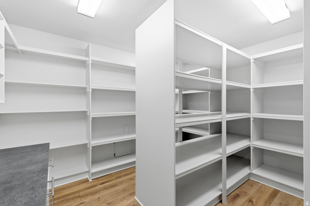 843 N EAGLEPOINTE DR North Salt Lake, UT 84054