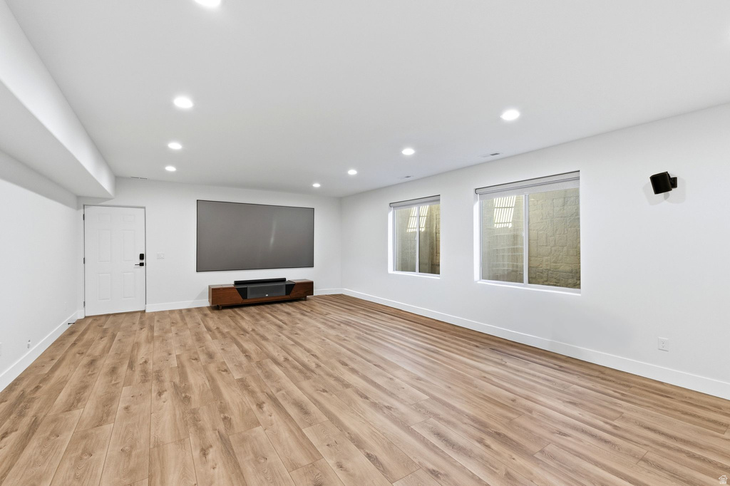 843 N EAGLEPOINTE DR North Salt Lake, UT 84054