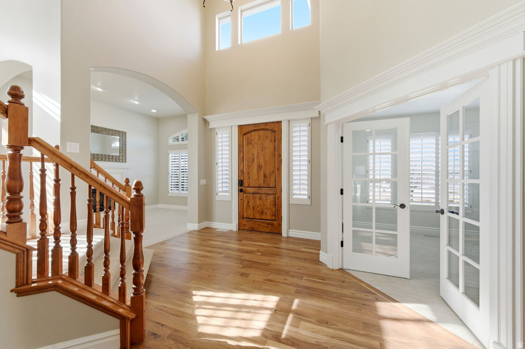 843 N EAGLEPOINTE DR North Salt Lake, UT 84054