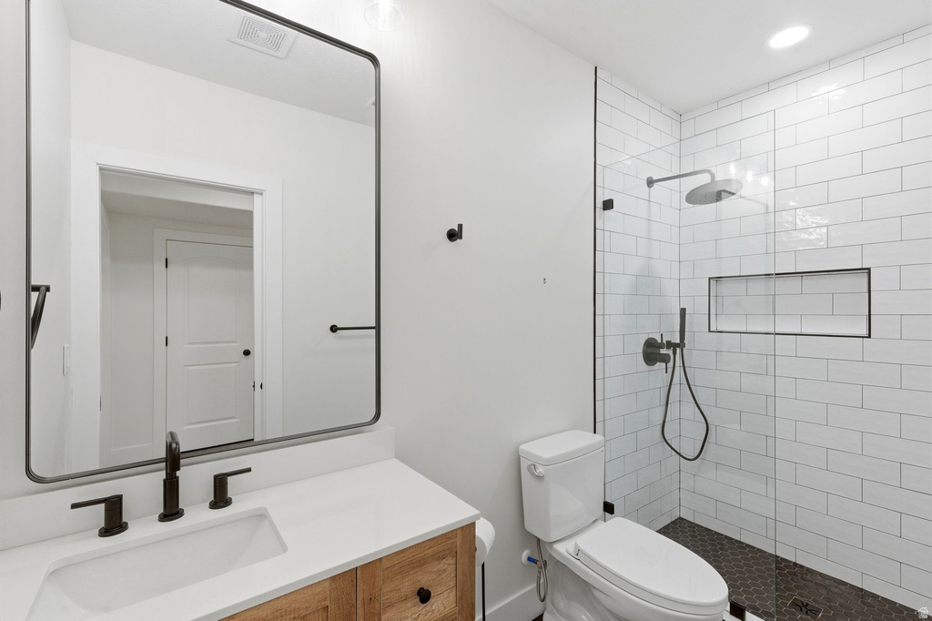 843 N EAGLEPOINTE DR North Salt Lake, UT 84054